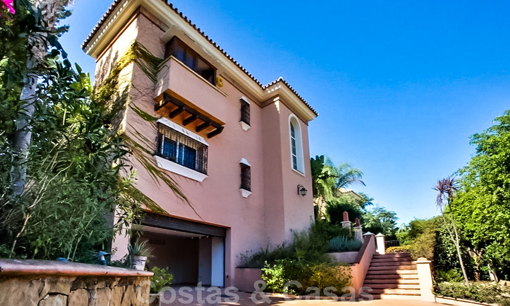 Traditional, Mediterranean luxury villa for sale in the golf valley of Nueva Andalucia - Marbella 40299