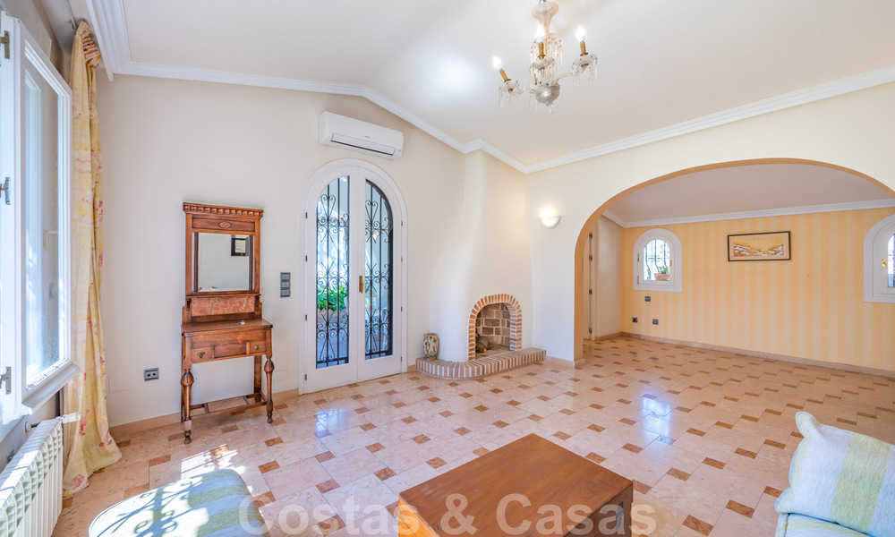 Mediterranean, Spanish bungalow - villa for sale with beautiful pond on the Golden Mile, Marbella 40322