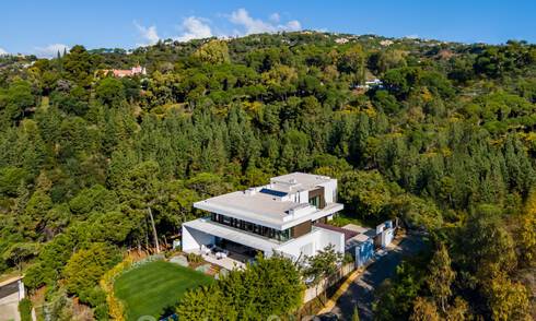 Hypermodern, architectural luxury villa for sale in exclusive urbanization in Marbella - Benahavis 40376