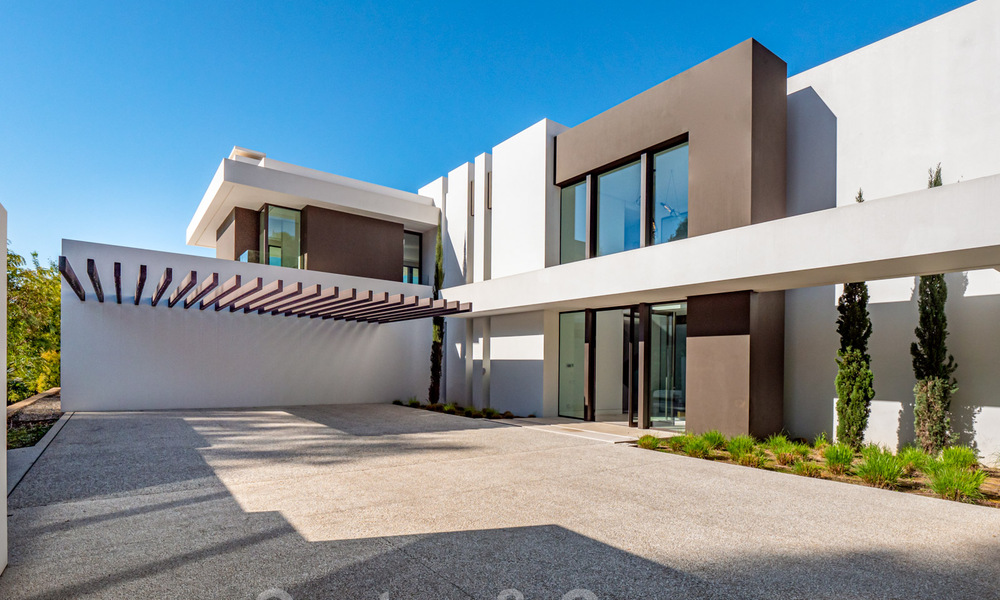 Hypermodern, architectural luxury villa for sale in exclusive urbanization in Marbella - Benahavis 40382