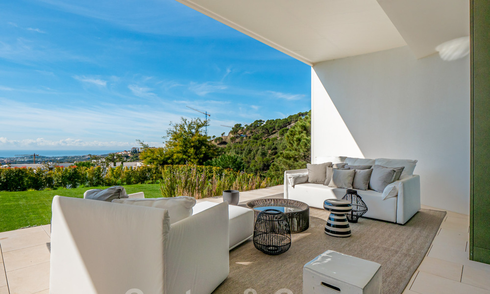 Hypermodern, architectural luxury villa for sale in exclusive urbanization in Marbella - Benahavis 40392