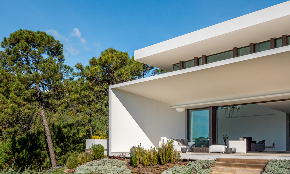Hypermodern, architectural luxury villa for sale in exclusive urbanization in Marbella - Benahavis 40395
