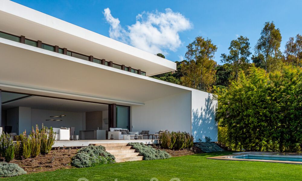 Hypermodern, architectural luxury villa for sale in exclusive urbanization in Marbella - Benahavis 40397