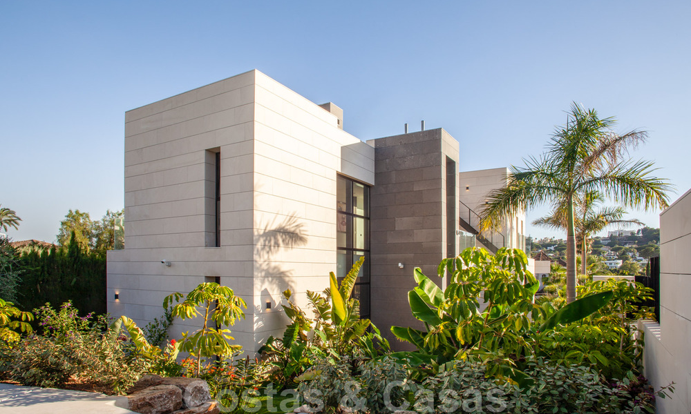 Special, architectural villa for sale in a gated community in Nueva Andalucia, Marbella 40456