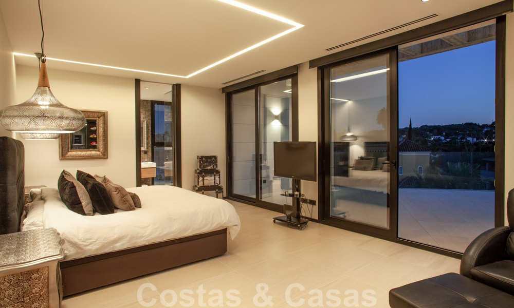 Special, architectural villa for sale in a gated community in Nueva Andalucia, Marbella 40470