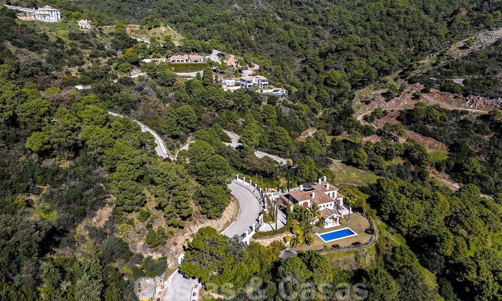 Contemporary, modern villa for sale, located in natural surroundings, with breath-taking views of the valley and the sea, in a gated resort in Benahavis - Marbella 40527