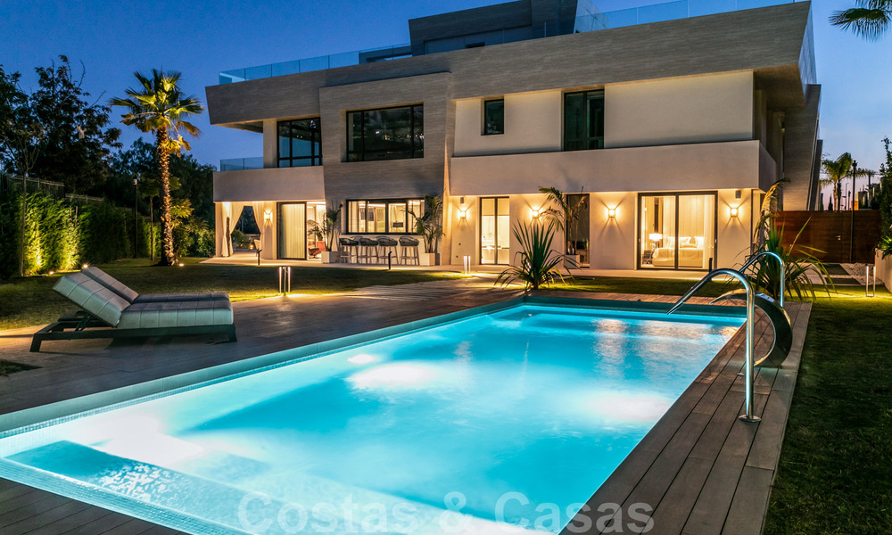 Modern duplex apartment for sale with private garden and pool within walking distance to amenities and the beach, in a gated community on the Golden Mile of Marbella 40585