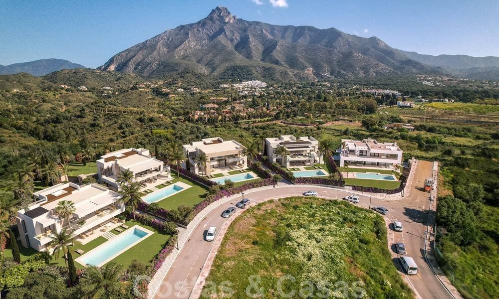 Luxury new construction villas for sale, with sea views, in a gated community, on the Golden Mile of Marbella 41150