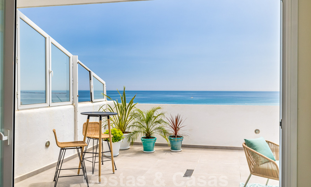 Fully renovated penthouse for sale, with panoramic sea views in a frontline beach complex in West Estepona 41101