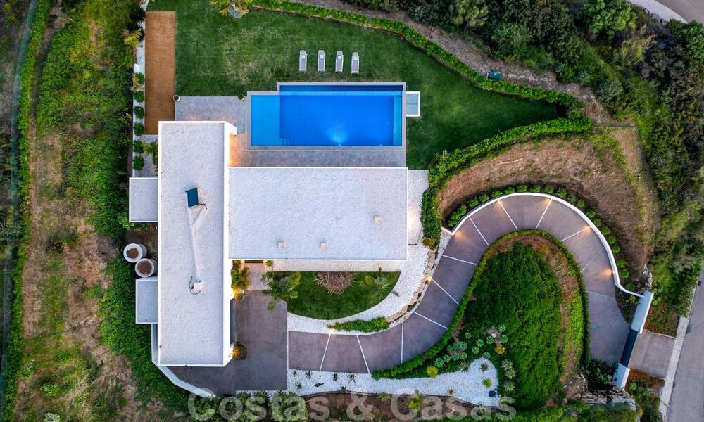 Ready to move in, modern luxury villa for sale with panoramic mountain and sea views in a gated resort in Marbella - Benahavis 41046