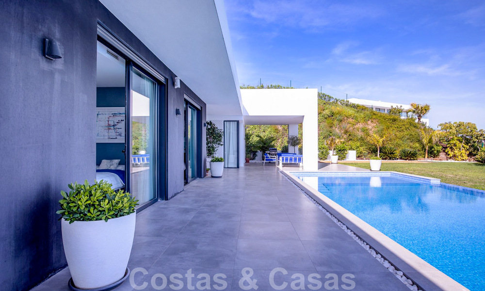 Ready to move in, modern luxury villa for sale with panoramic mountain and sea views in a gated resort in Marbella - Benahavis 41051