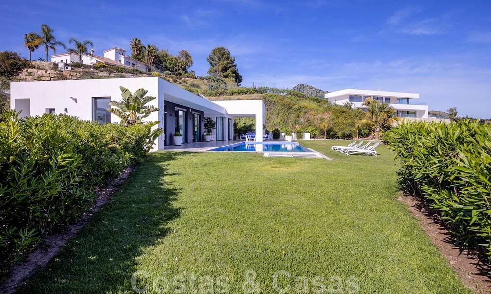 Ready to move in, modern luxury villa for sale with panoramic mountain and sea views in a gated resort in Marbella - Benahavis 41059