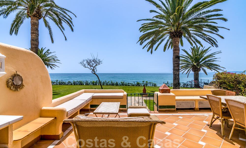 Luxury townhouse for sale, frontline beach, in a gated community, within walking distance to Estepona center 40836