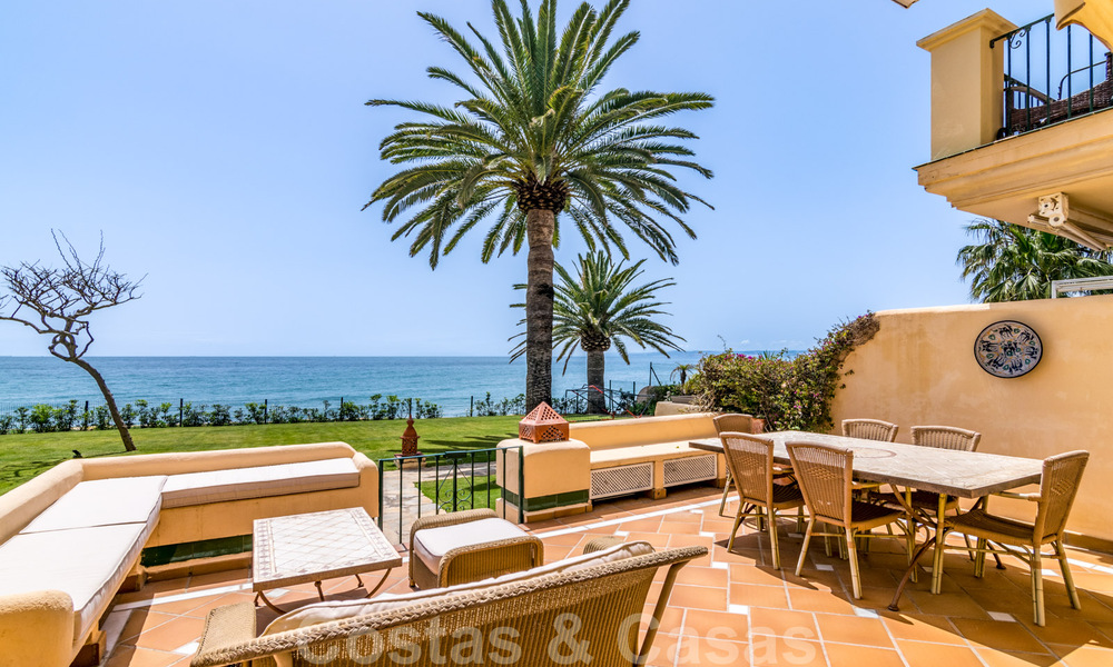 Luxury townhouse for sale, frontline beach, in a gated community, within walking distance to Estepona center 40837