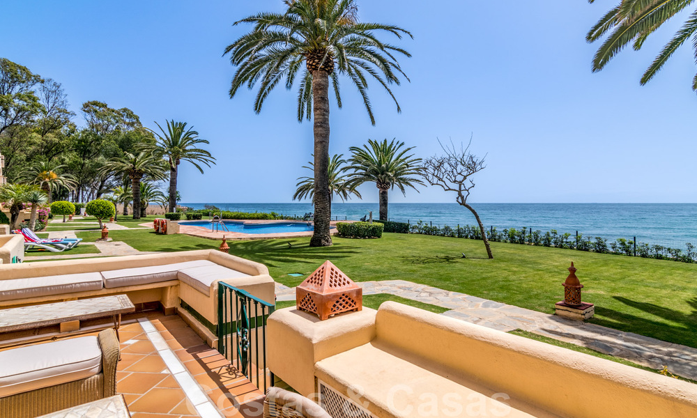 Luxury townhouse for sale, frontline beach, in a gated community, within walking distance to Estepona center 40839