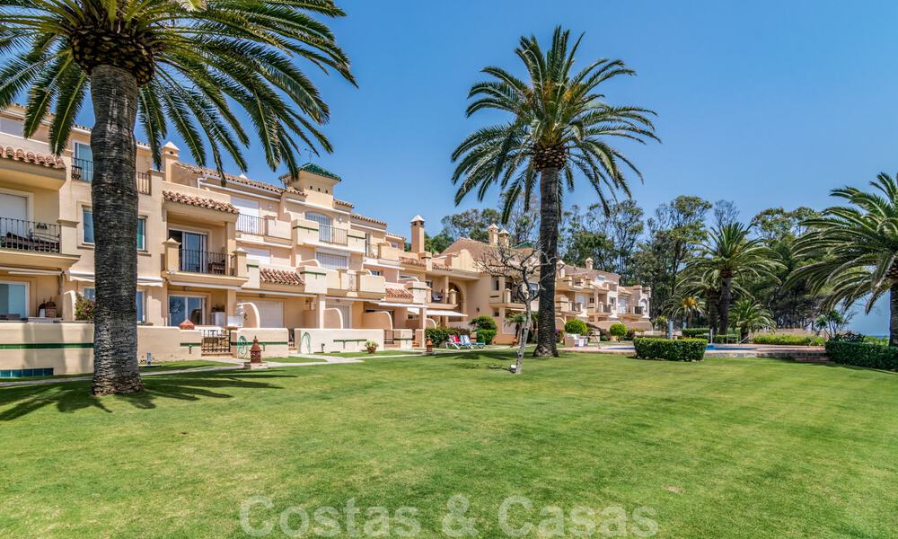 Luxury townhouse for sale, frontline beach, in a gated community, within walking distance to Estepona center 40842