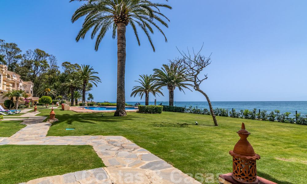 Luxury townhouse for sale, frontline beach, in a gated community, within walking distance to Estepona center 40844
