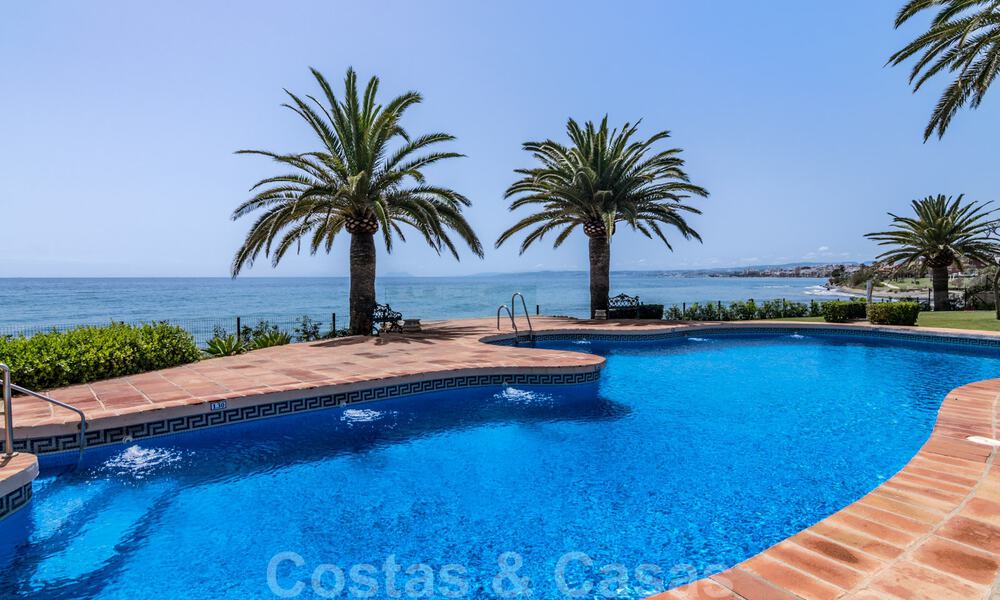 Luxury townhouse for sale, frontline beach, in a gated community, within walking distance to Estepona center 40847