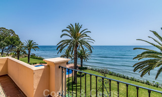 Luxury townhouse for sale, frontline beach, in a gated community, within walking distance to Estepona center 40861 
