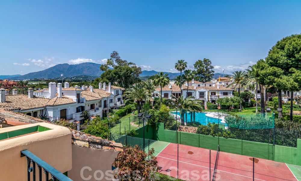 Luxury townhouse for sale, frontline beach, in a gated community, within walking distance to Estepona center 40866