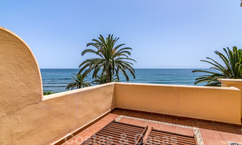 Luxury townhouse for sale, frontline beach, in a gated community, within walking distance to Estepona center 40867