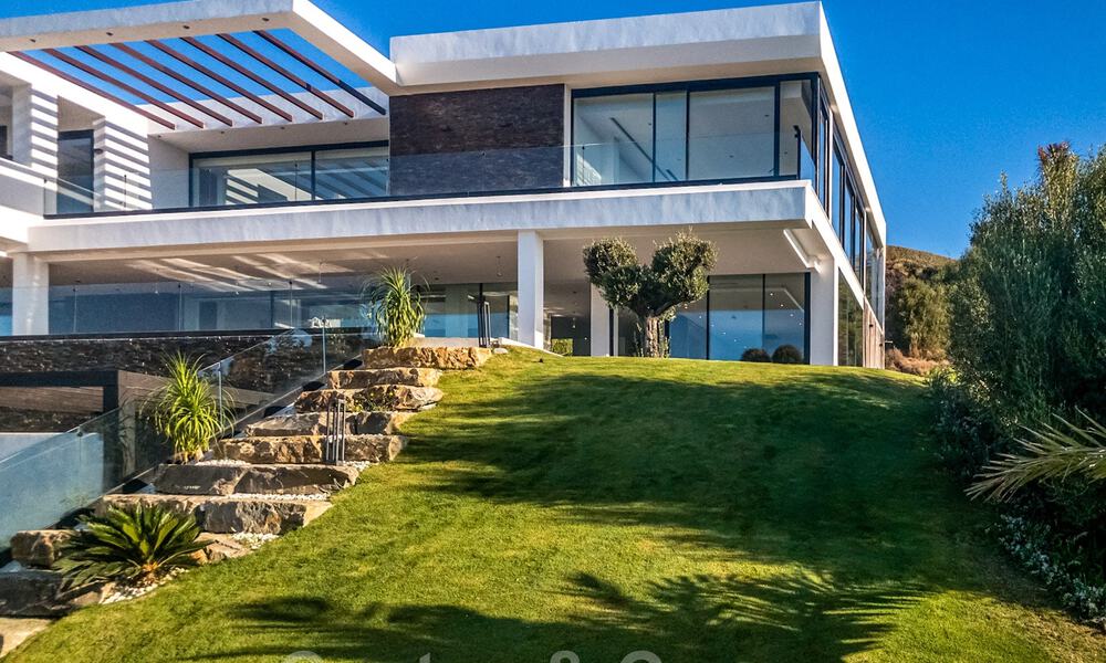 Designer villa for sale with panoramic sea views in a prestigious golf resort in Benahavis - Marbella 40937