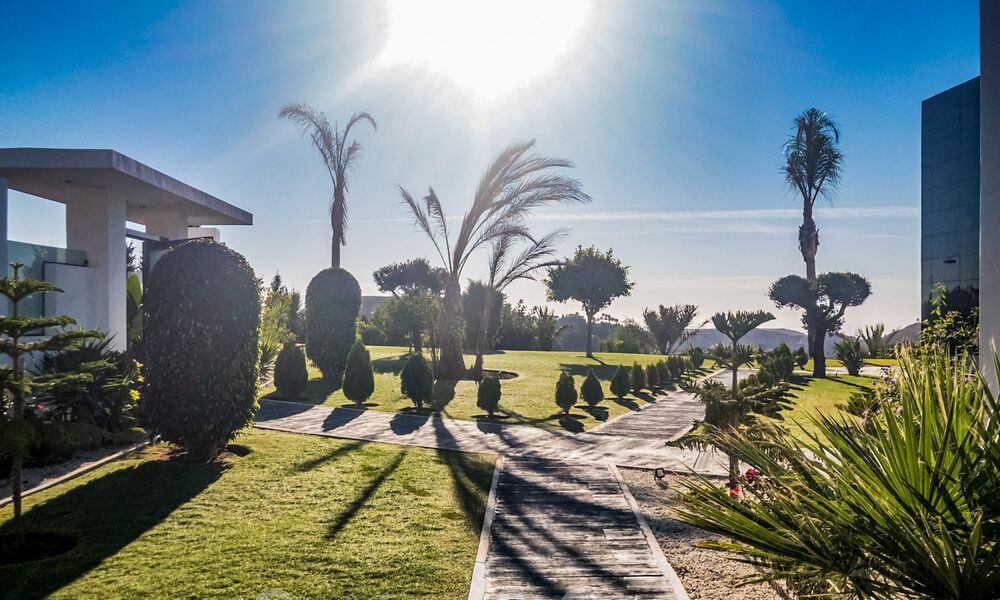 Designer villa for sale with panoramic sea views in a prestigious golf resort in Benahavis - Marbella 40942