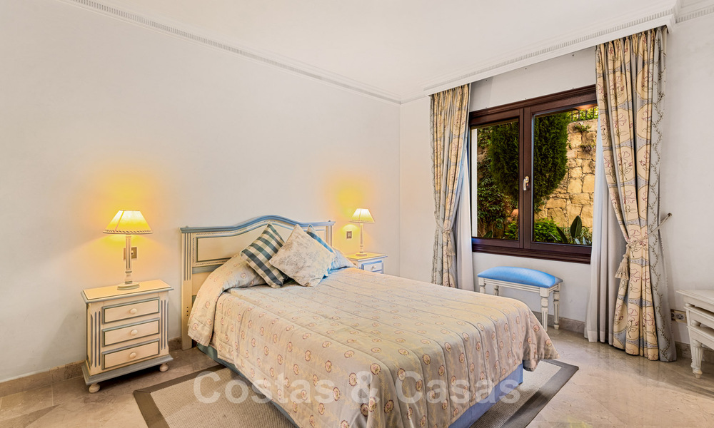 Luxury apartment for sale in gated community and golf and country club close to Marbella centre 40963