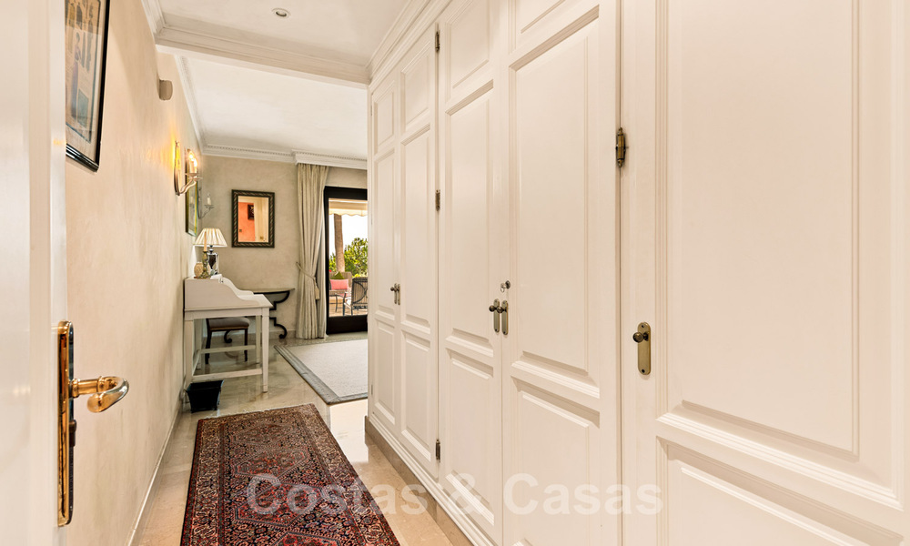 Luxury apartment for sale in gated community and golf and country club close to Marbella centre 40966