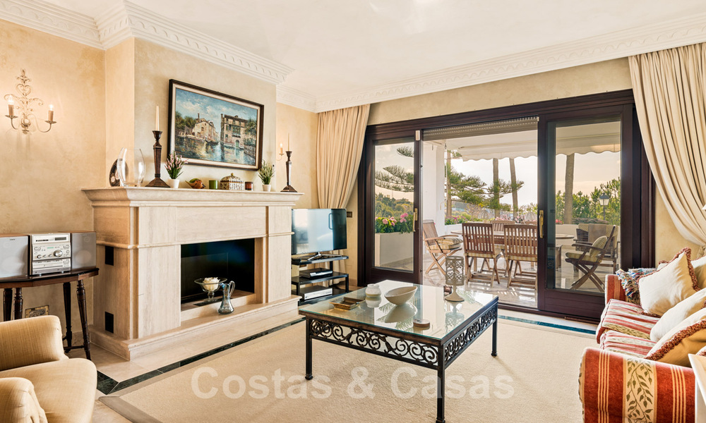 Luxury apartment for sale in gated community and golf and country club close to Marbella centre 40969