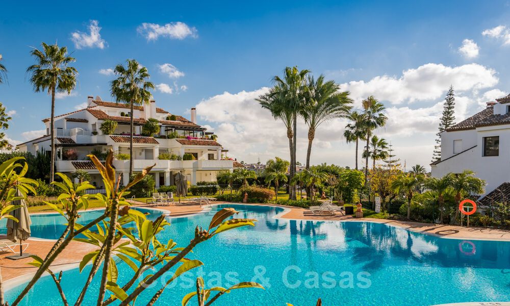 Luxury apartment for sale in gated community and golf and country club close to Marbella centre 40972