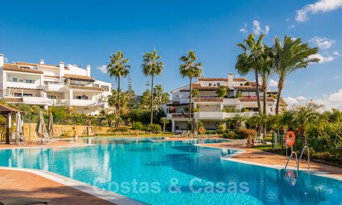 Luxury apartment for sale in gated community and golf and country club close to Marbella centre 40973
