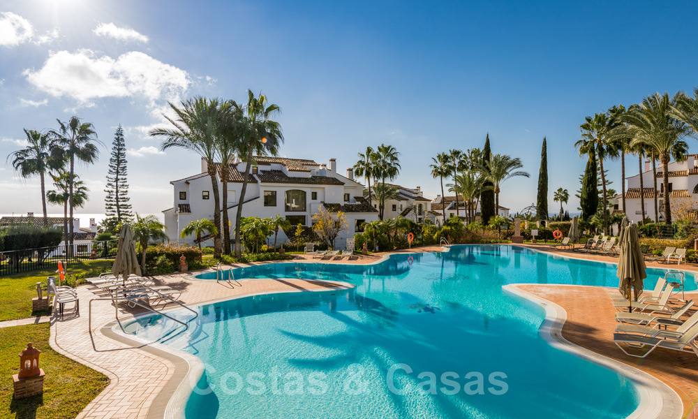 Luxury apartment for sale in gated community and golf and country club close to Marbella centre 40981