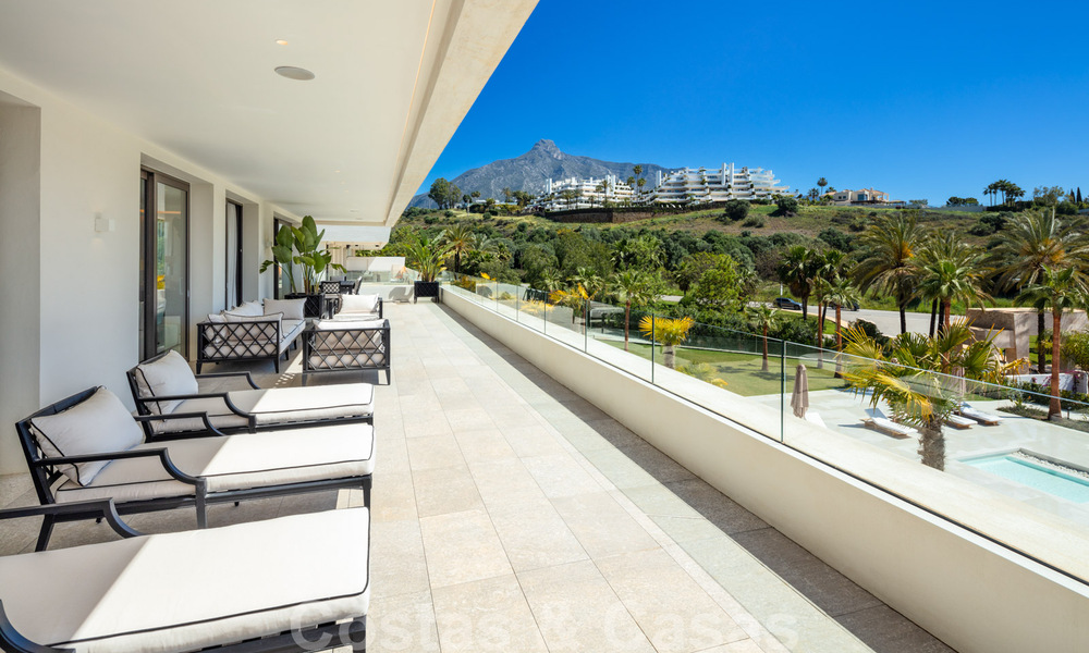 Luxurious, exclusive penthouse with huge roof terrace and private pool for sale in Marbella, Golden Mile 41104