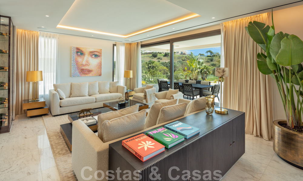 Luxurious, exclusive penthouse with huge roof terrace and private pool for sale in Marbella, Golden Mile 41112