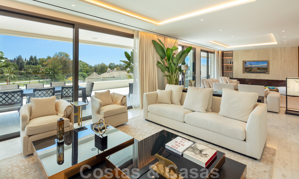 Luxurious, exclusive penthouse with huge roof terrace and private pool for sale in Marbella, Golden Mile 41113