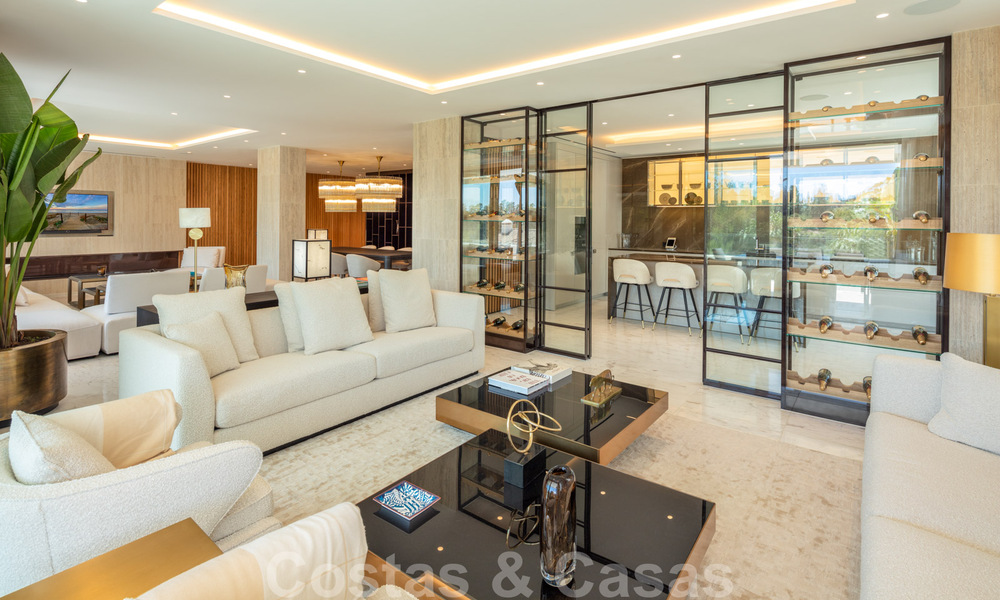 Luxurious, exclusive penthouse with huge roof terrace and private pool for sale in Marbella, Golden Mile 41114