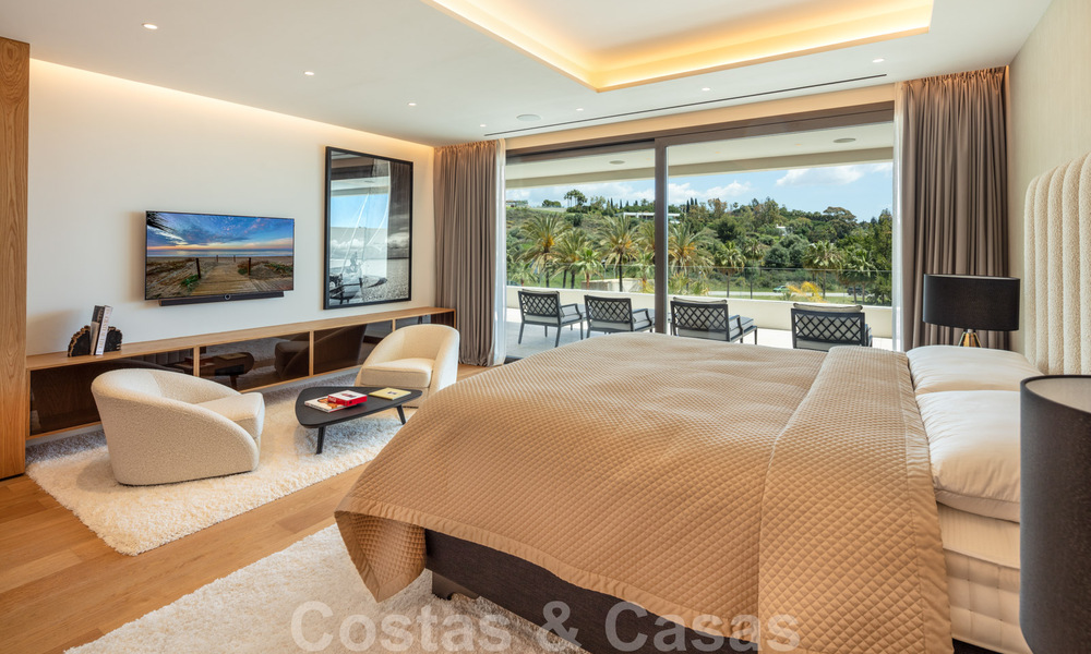 Luxurious, exclusive penthouse with huge roof terrace and private pool for sale in Marbella, Golden Mile 41121