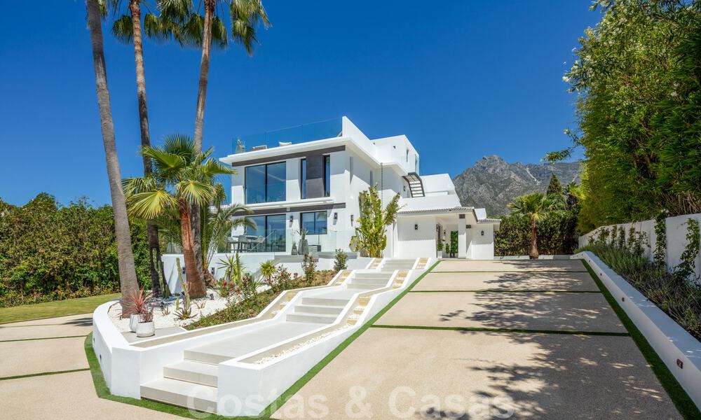 Contemporary luxury villa for sale with panoramic sea views and the La Concha mountain, on the Golden Mile of Marbella 41313