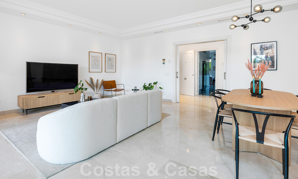 Renovated, modern apartment for sale with a spacious terrace in Nueva Andalucia, Marbella 41346