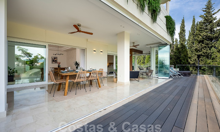 Renovated, modern apartment for sale with a spacious terrace in Nueva Andalucia, Marbella 41351