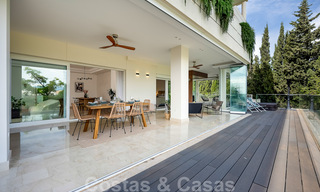 Renovated, modern apartment for sale with a spacious terrace in Nueva Andalucia, Marbella 41351 
