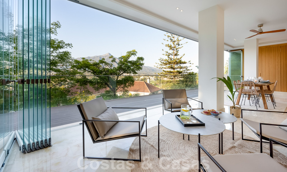 Renovated, modern apartment for sale with a spacious terrace in Nueva Andalucia, Marbella 41358