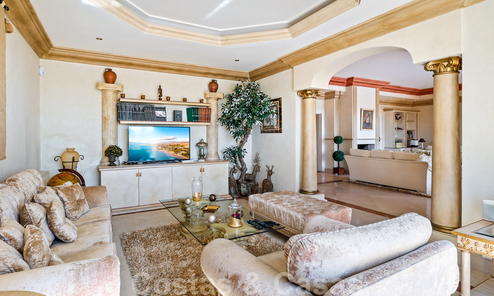 Spanish, luxury villa for sale, with views of the countryside and the sea, in Marbella - Benahavis 41526