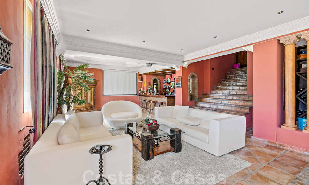 Spanish, luxury villa for sale, with views of the countryside and the sea, in Marbella - Benahavis 41539