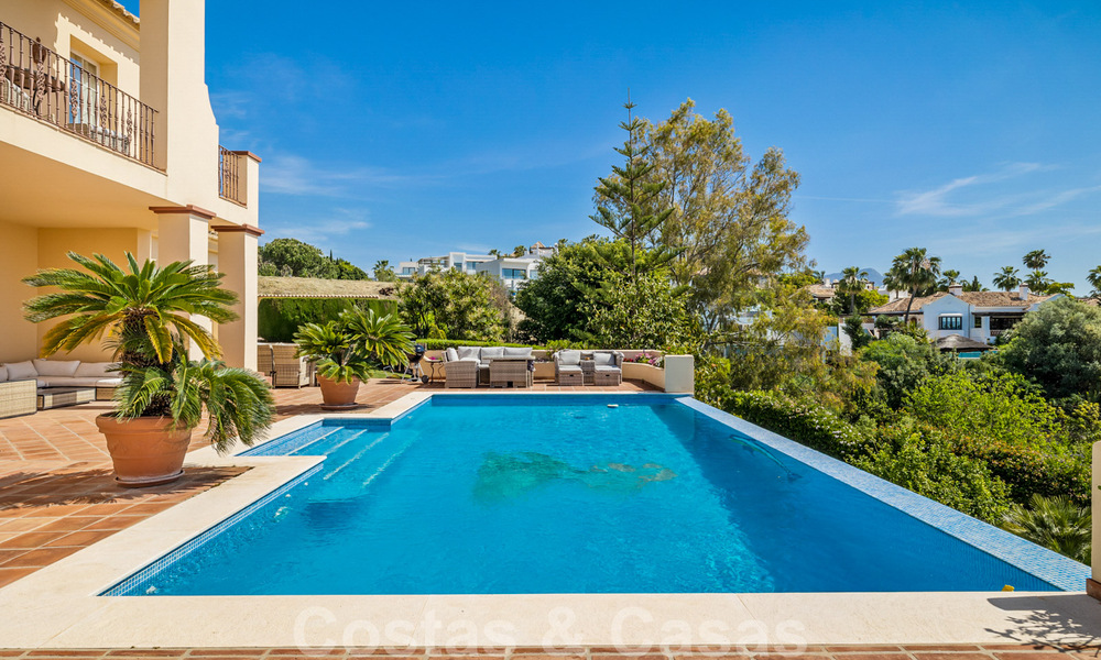 Spanish, luxury villa for sale, with views of the countryside and the sea, in Marbella - Benahavis 41544
