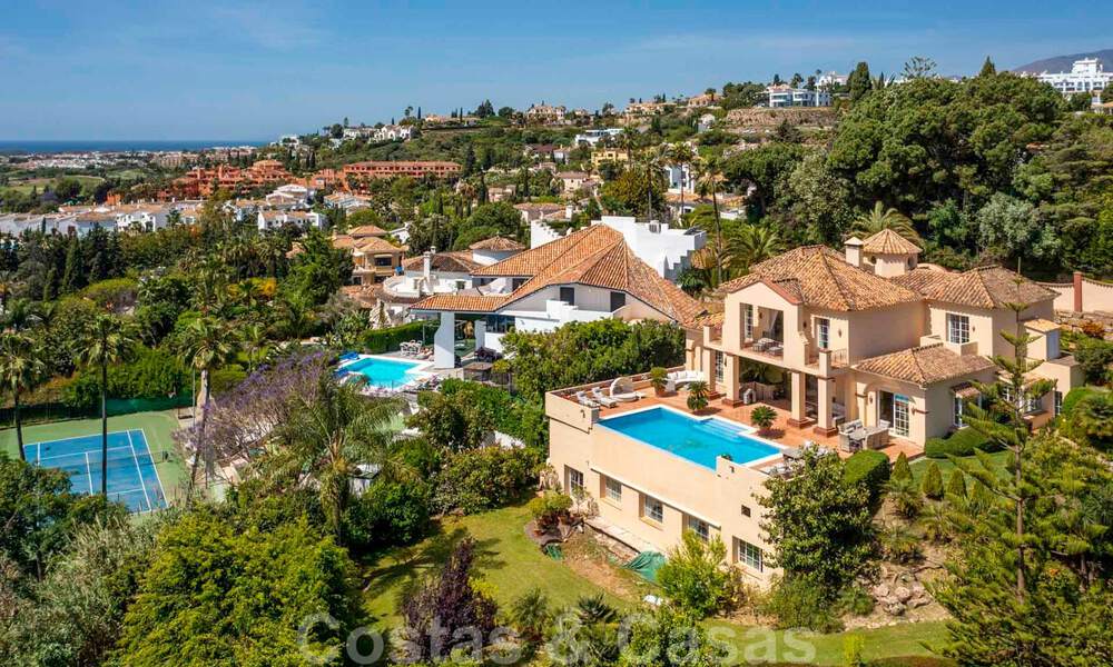 Spanish, luxury villa for sale, with views of the countryside and the sea, in Marbella - Benahavis 41566