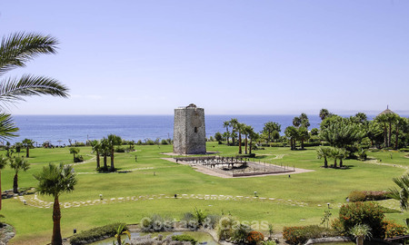 Torre Bermeja: Spacious luxury apartments for sale in an exclusive, frontline beach complex, between Marbella and Estepona 41570