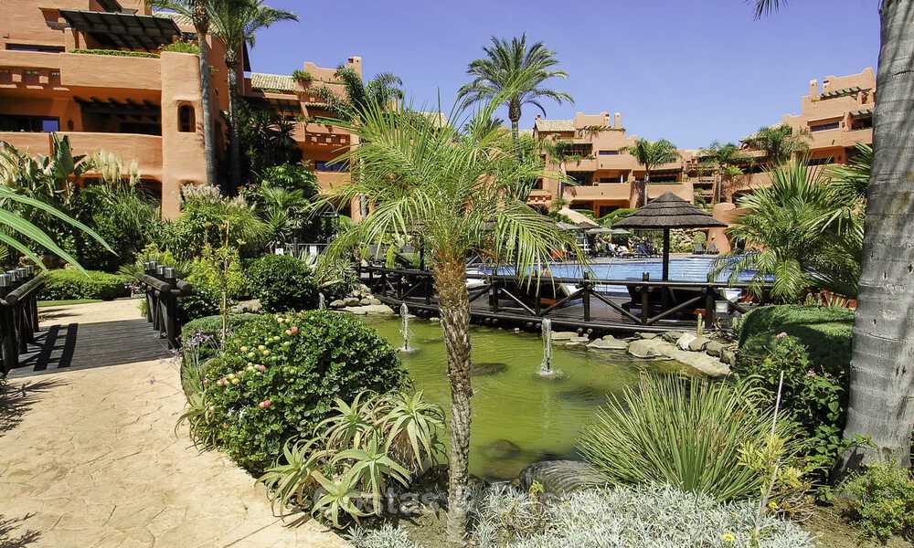 Torre Bermeja: Spacious luxury apartments for sale in an exclusive, frontline beach complex, between Marbella and Estepona 41572