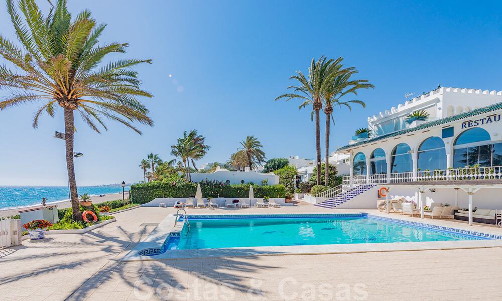 Charming house for sale, in a complex directly on the beach, with stunning sea views on the Golden Mile - Marbella 41613